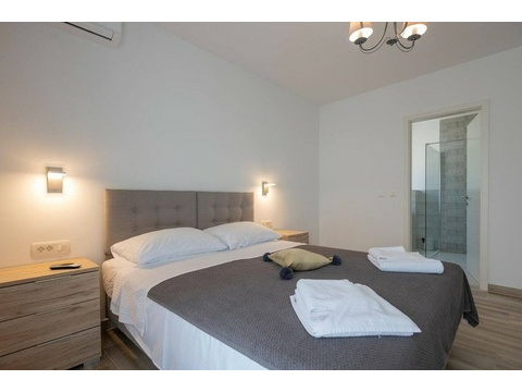 Schlafzimmer mit Doppelbett