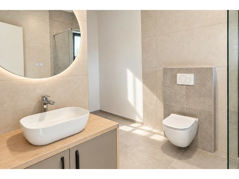 Badezimmer mit Aufsatzwaschbecken