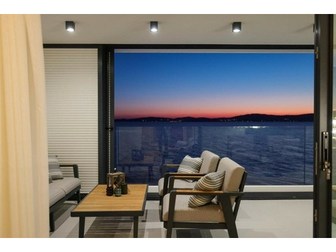 Penthouse in erster Reihe zum Meer in Bibinje