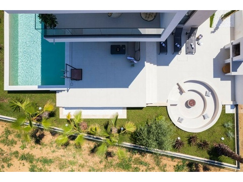 Pool und Garten von oben