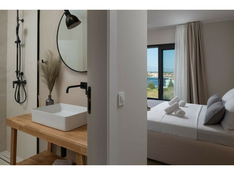 Badezimmer mit Blick ins Schlafzimmer
