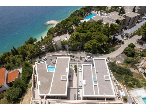 Luftbild der Villa über der Küste