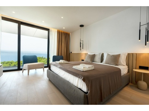 Schlafzimmer mit Balkontür