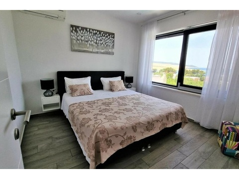 Schlafzimmer mit Blick in die Landschaft