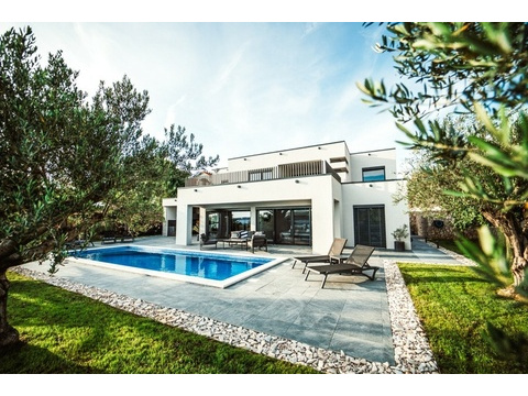 Zweifamilienhaus kaufen in Ražanac, 942 m² Grundstück, 210 m² Wohnfläche, 7 Zimmer
