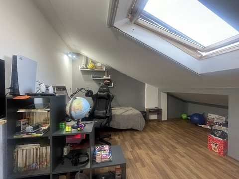 Zweites Schlafzimmer mit Arbeitsplatz