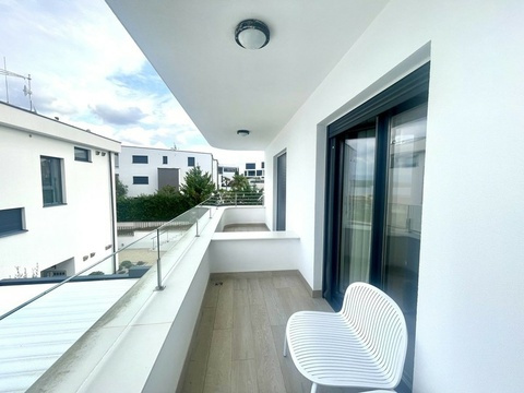 Balkon mit Glasgeländer