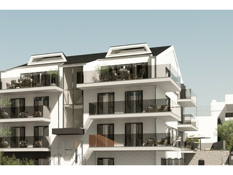 Fassade des Hauses mit Terrassen