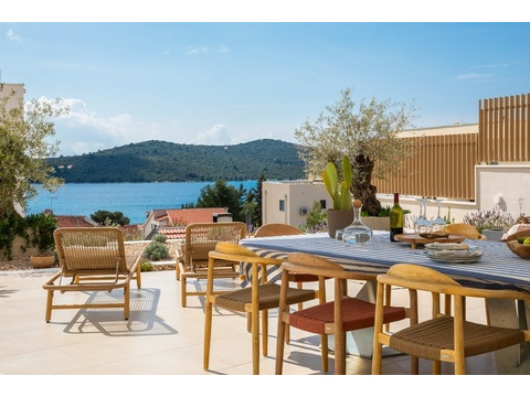 Moderne Villa mit Pool und Meerblick in Primosten