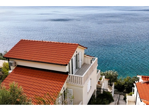 Haus mit Meerblick in einem Küstendorf bei Omis