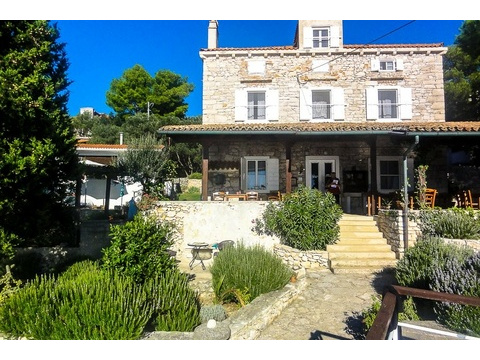 Zweifamilienhaus kaufen in Mali Lošinj, 505 m² Grundstück, 368 m² Wohnfläche, 11 Zimmer