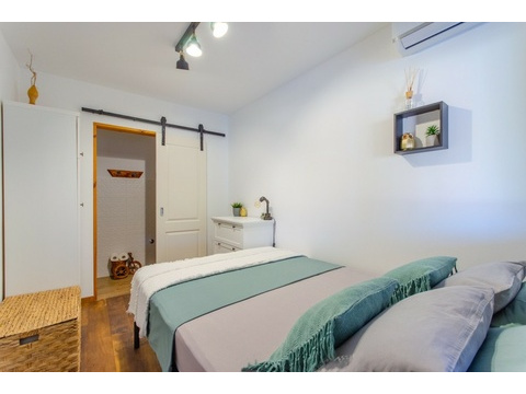 Schlafzimmer mit Schiebetür