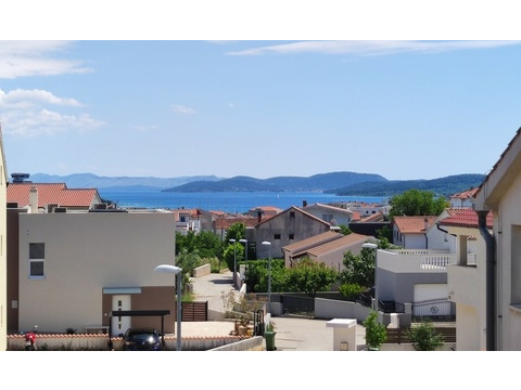 Mehrfamilienhaus kaufen in Vodice, 670 m² Grundstück, 370 m² Wohnfläche, 6 Zimmer