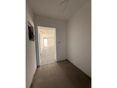 Flur mit Blick in ein Zimmer