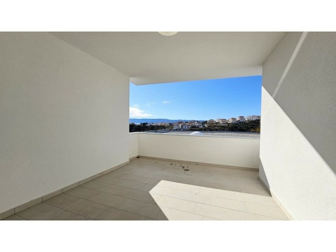 Überdachte Loggia der Wohnung
