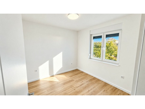 Schlafzimmer mit Holzboden