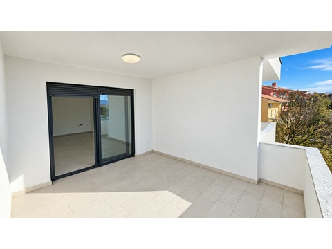 Wohnraum mit Schiebetür zur Loggia