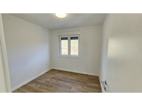 Schlafzimmer mit Laminatboden