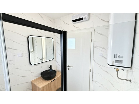 Badezimmer mit Spiegel