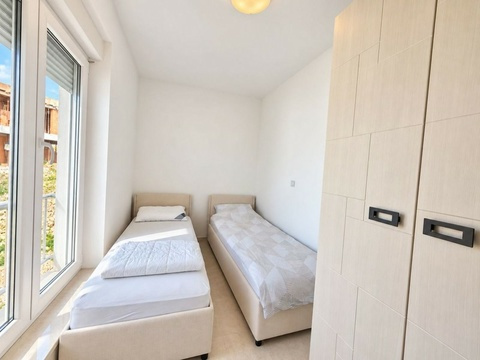 Einzelbetten und Einbauschrank