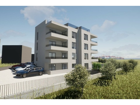 Seitenansicht des Wohnhauses mit Balkonen