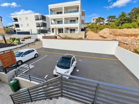 Parkplatz vor dem Wohnhaus