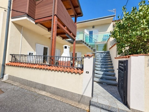 Mehrfamilienhaus kaufen in Novi Vinodolski, 200 m² Wohnfläche, 5 Zimmer