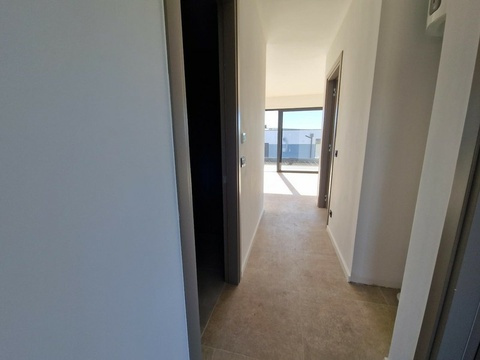 Flur mit Blick zur Loggia