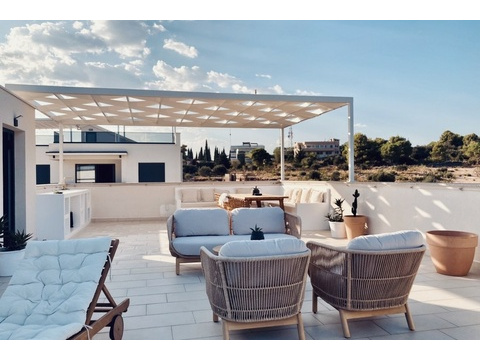 Dachterrasse mit Pergola und Sitzgruppen