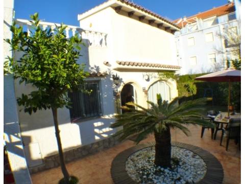 Villa kaufen in Denia, 380 m² Grundstück, 140 m² Wohnfläche, 3 Zimmer