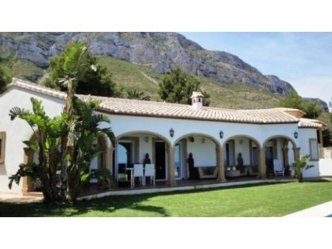 Villa kaufen in Denia, 1.015 m² Grundstück, 200 m² Wohnfläche, 3 Zimmer