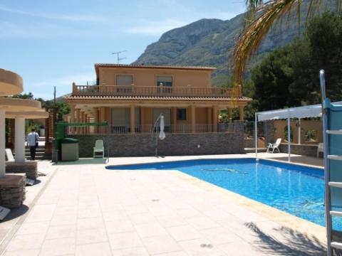 Villa kaufen in Denia, 2.600 m² Grundstück, 660 m² Wohnfläche, 6 Zimmer