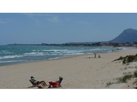 Villa mieten in Denia, 800 m² Grundstück, 240 m² Wohnfläche, 3 Zimmer