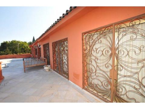 Villa kaufen in Marbella, 4.700 m² Grundstück, 1.000 m² Wohnfläche, 8 Zimmer