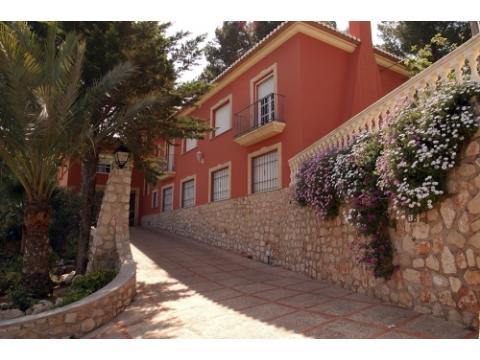 Villa kaufen in Denia, 4.164 m² Grundstück, 607 m² Wohnfläche, 6 Zimmer