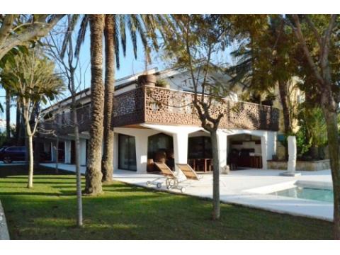 Villa kaufen in Denia, 2.000 m² Grundstück, 586 m² Wohnfläche, 4 Zimmer