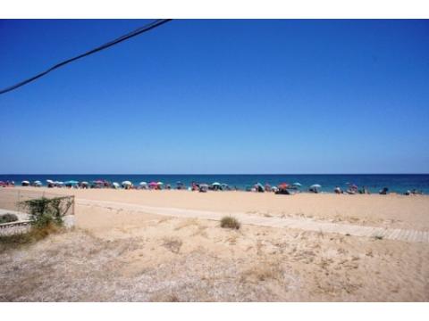 Villa mieten in Denia, 1.200 m² Grundstück, 120 m² Wohnfläche, 3 Zimmer