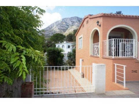 Villa mieten in Denia, 620 m² Grundstück, 160 m² Wohnfläche, 4 Zimmer