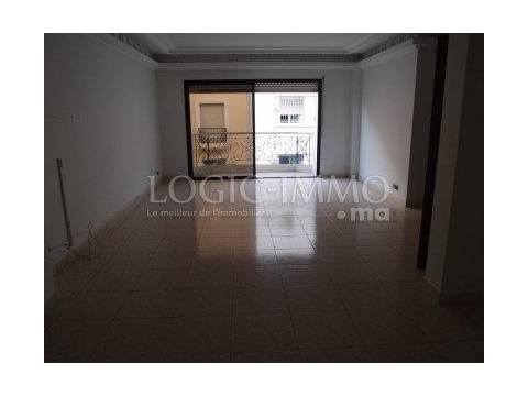 Etagenwohnung mieten in Casablanca, 3 Zimmer