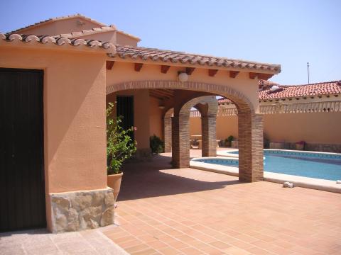 Eingang, Veranda, Sonnenterrasse und Pool
