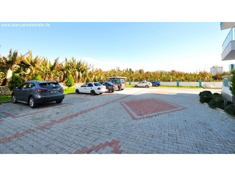 Neu möblierte zwei Zimmer Wohnung in super Luxus Anlage ()