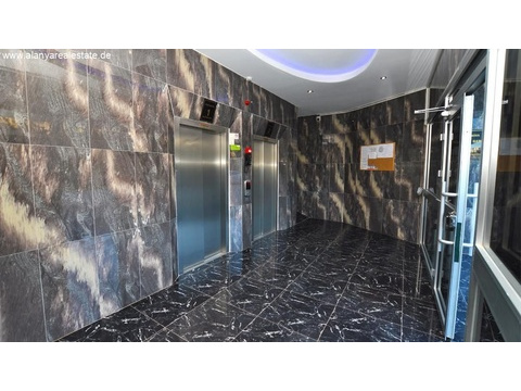 Neu möblierte zwei Zimmer Wohnung in super Luxus Anlage ()