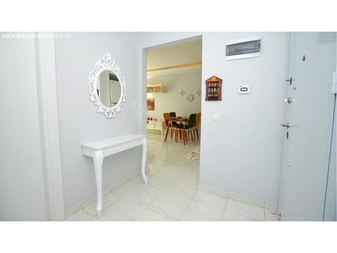 Neu möblierte zwei Zimmer Wohnung in super Luxus Anlage ()