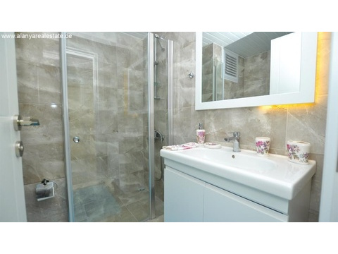 Neu möblierte zwei Zimmer Wohnung in super Luxus Anlage ()