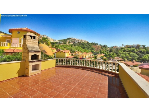 TOP ANGEBOT Geräumige Villa mit tollem Meerblick und gemeinschaftlichem Pool ()