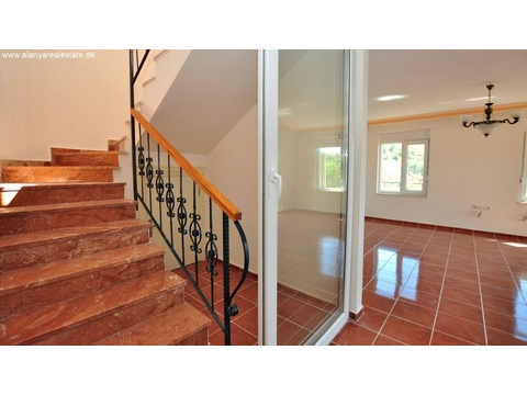 TOP ANGEBOT Geräumige Villa mit tollem Meerblick und gemeinschaftlichem Pool ()