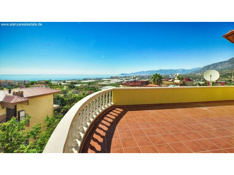 TOP ANGEBOT Geräumige Villa mit tollem Meerblick und gemeinschaftlichem Pool ()