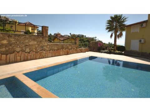 TOP ANGEBOT Geräumige Villa mit tollem Meerblick und gemeinschaftlichem Pool ()