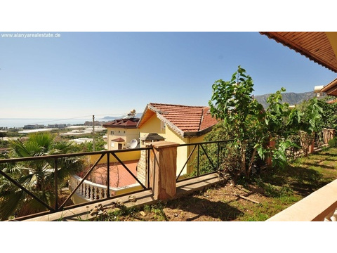 TOP ANGEBOT Geräumige Villa mit tollem Meerblick und gemeinschaftlichem Pool ()