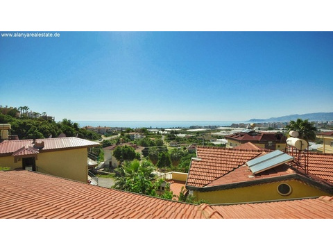 TOP ANGEBOT Geräumige Villa mit tollem Meerblick und gemeinschaftlichem Pool ()